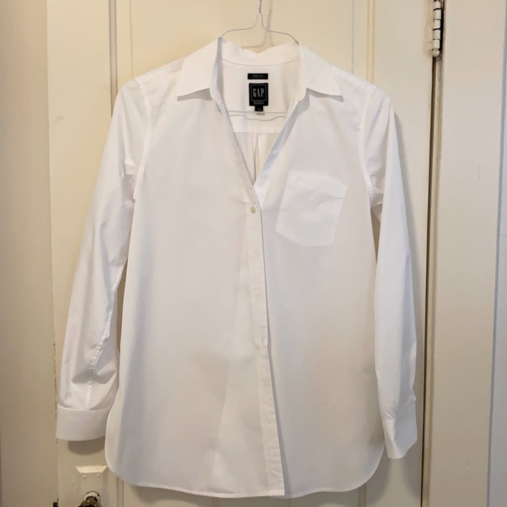 EUC - GAP Maternity “Perfect Shirt” S